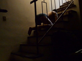 Lo esperé en la escalera